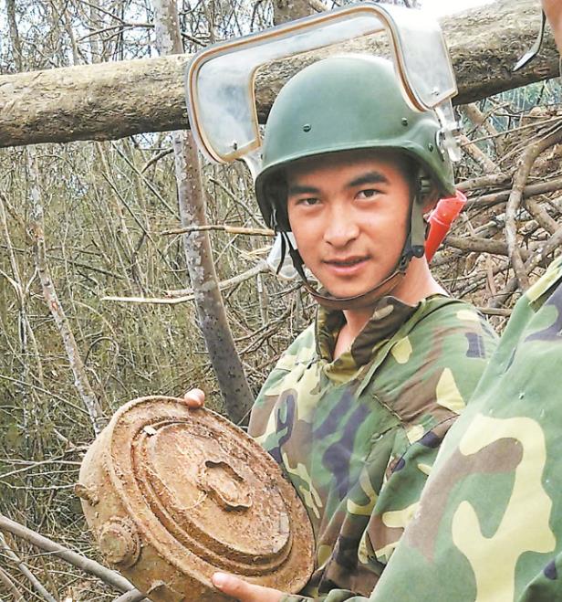 "排雷英雄"杜富国,和平年代成为一等功臣,享受什么待遇?