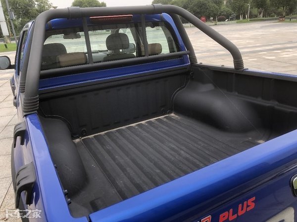 10万级实用型皮卡，搭载五十铃技术发动机，骐铃T7plus表现不俗