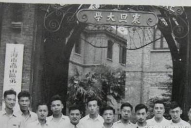 他是复旦大学创始人，用时100年一心为国，最后却感叹自己像条狗