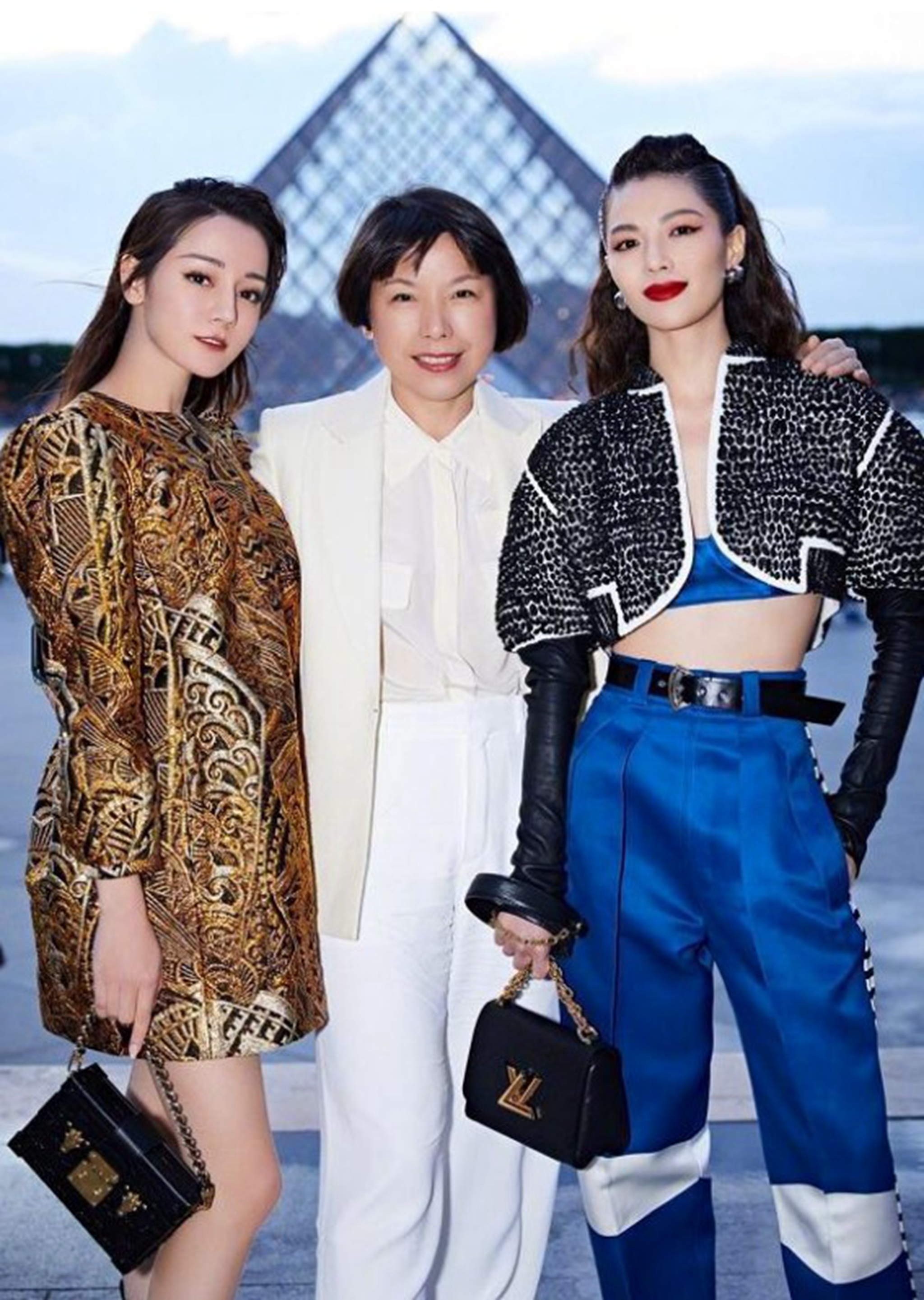 “7300万粉丝灰姑娘”迪丽热巴的“饭圈”专宠史