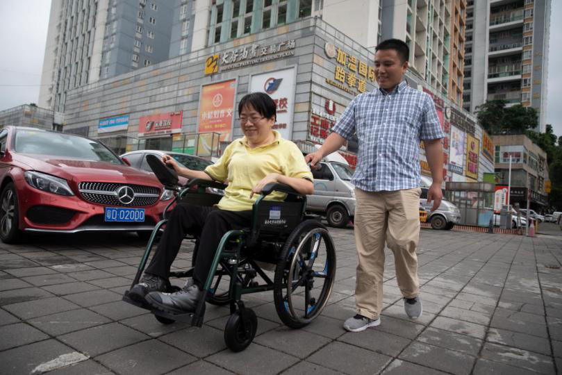 「真实故事」在深圳，有10000名想成为中国梵高的农村画师
