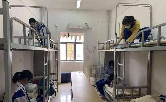 高中毕业后才明白，高中住校和不住校差别大，是存在一定不同的