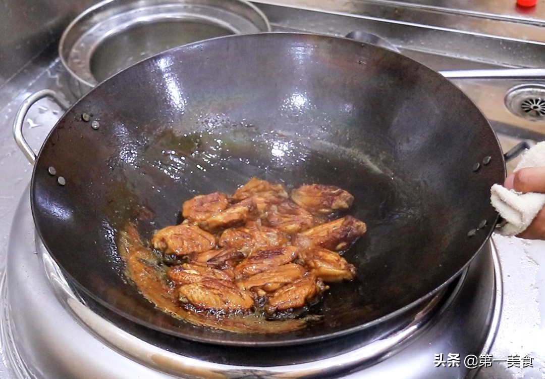 家常可乐鸡翅（学会这个可乐鸡翅的做法香甜不腻天天想吃）