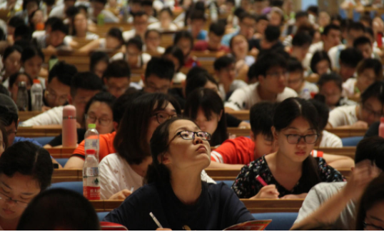 读着读着大学没了？3所大学被教育停止办学，在校生成了绝版人才