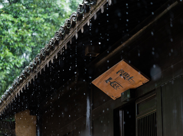 卧听六月雨