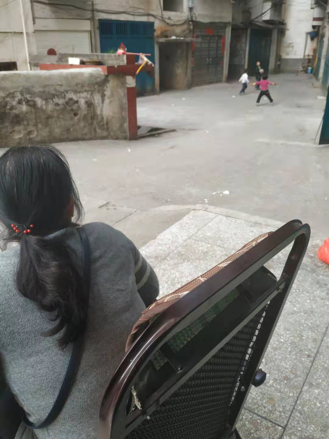 祁东女孩被曝遭多人性侵后：当地开展扫黄打黑，多家KTV歇业，陪酒女孩一夜消失