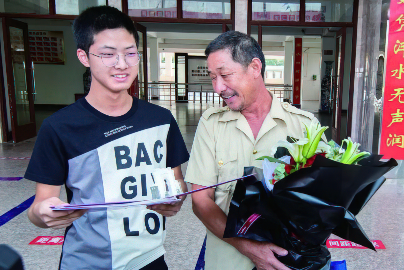 寒门贵子胡安康：父母残疾，靠吃野菜维持生活，685分考入清华