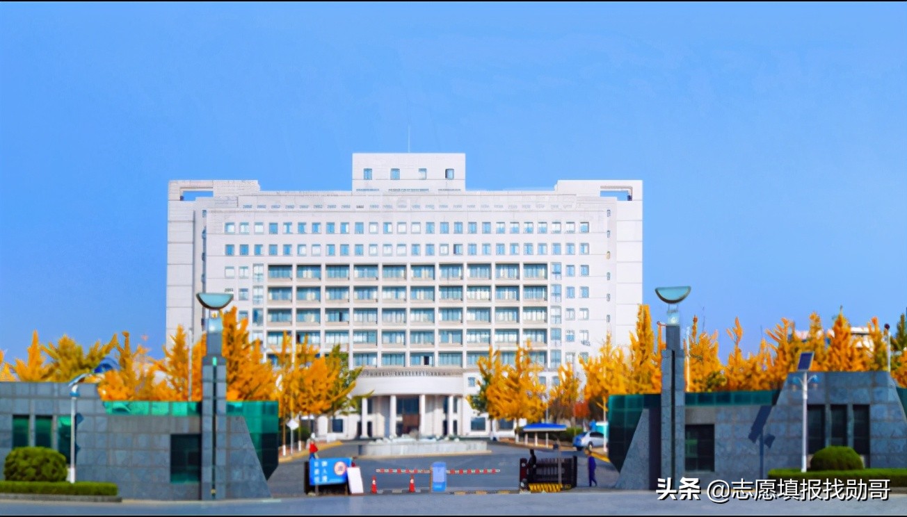 这所财经大学，虽不是211但实力很强，分数高一般人还考不上