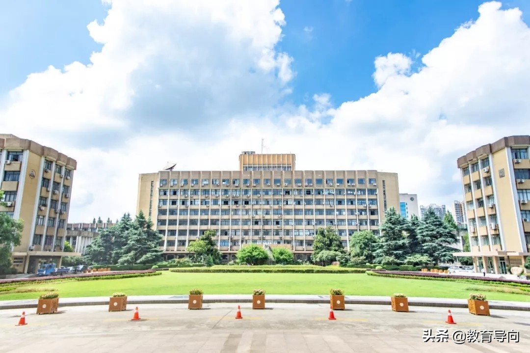 省属高校经费预算排名，7所学校超过30亿，，郑州大学排第一