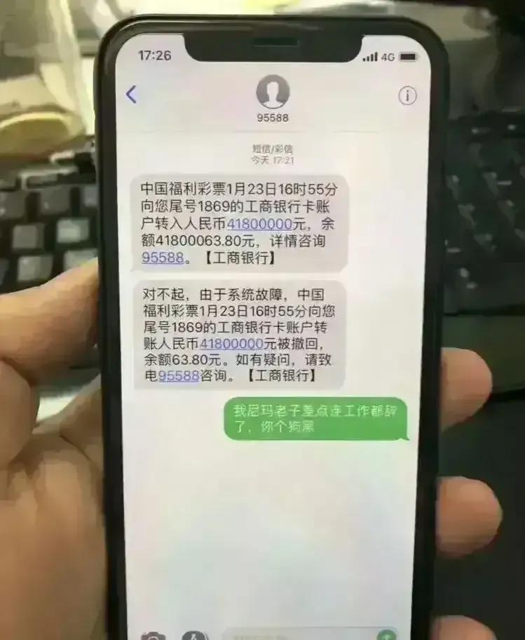 笑死我了，大叔狂刷100万的礼物，终于跟网红见了面，网友：不值