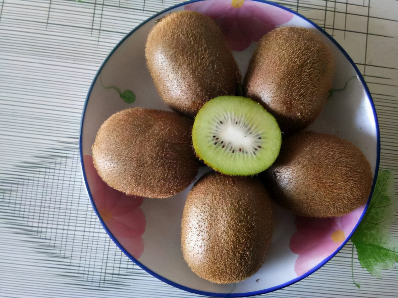 老得慢的女人，通常有3个特点，常吃这6种水果或对皮肤好