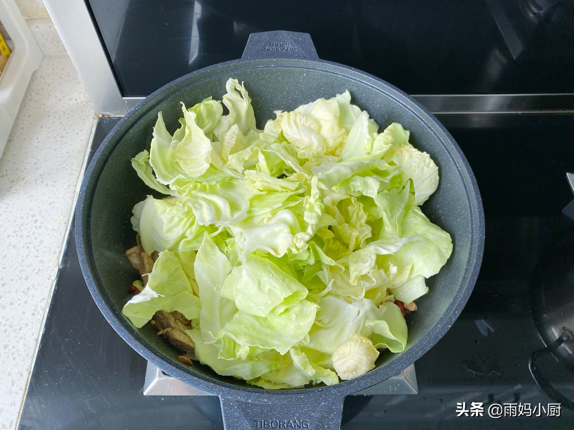 包菜炒肉怎么做好吃（简单又好吃的包菜炒肉做法）
