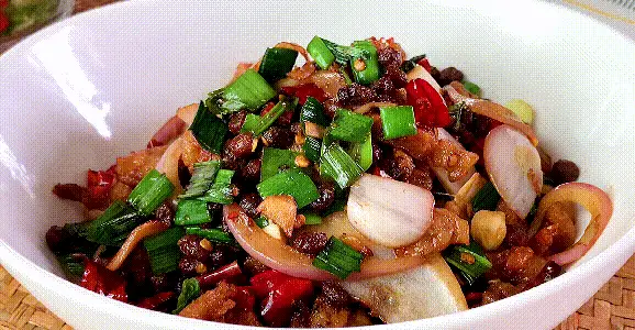 猪油渣的3种做法，酥脆可口，开胃下饭，是小时候的味道