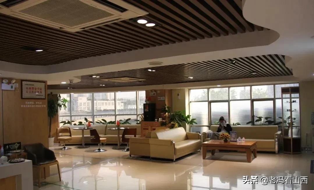 弘扬国学经典 品味书画艺术 太原市老年书画家协会走进爱尔眼科医院