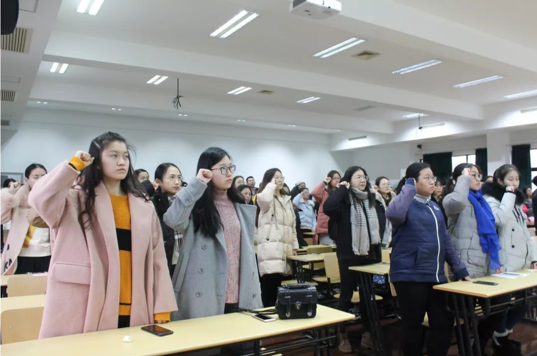 大学辅导员工资竟然这么高！打工人实名羡慕，难怪那么多人竞争