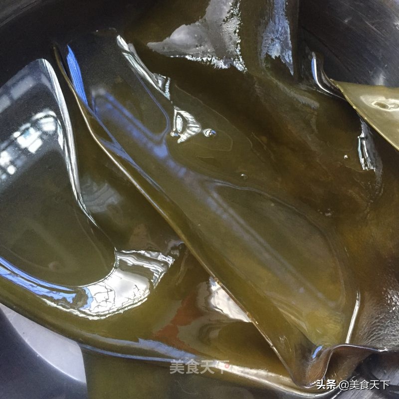 酸溜溜的味道，酸爽可口，开胃下饭，还帮油腻腻的肠胃减减负