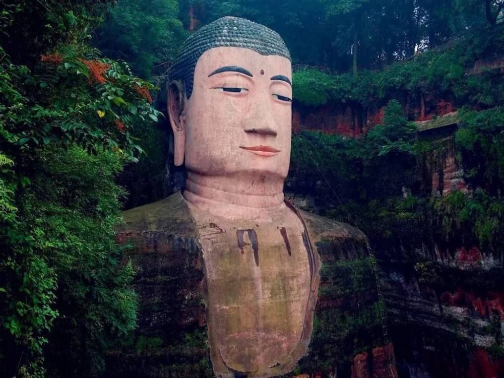 乐山大佛千年不倒，每逢灾难都会闭眼流泪，是巧合吗？
