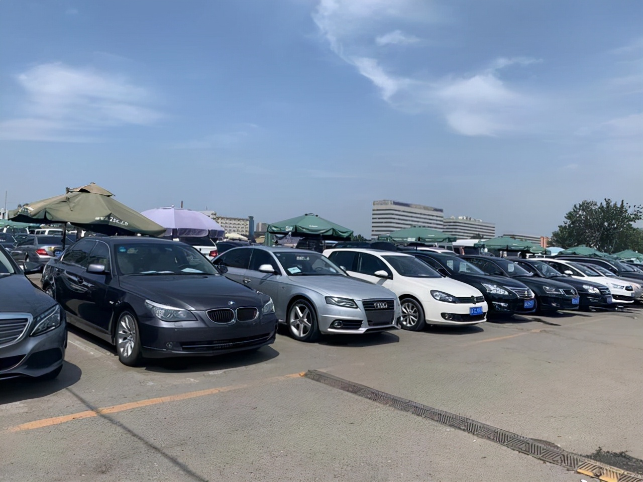 雷克萨斯与宝马二手车对比：豪华舒适vs运动操控的核心差异