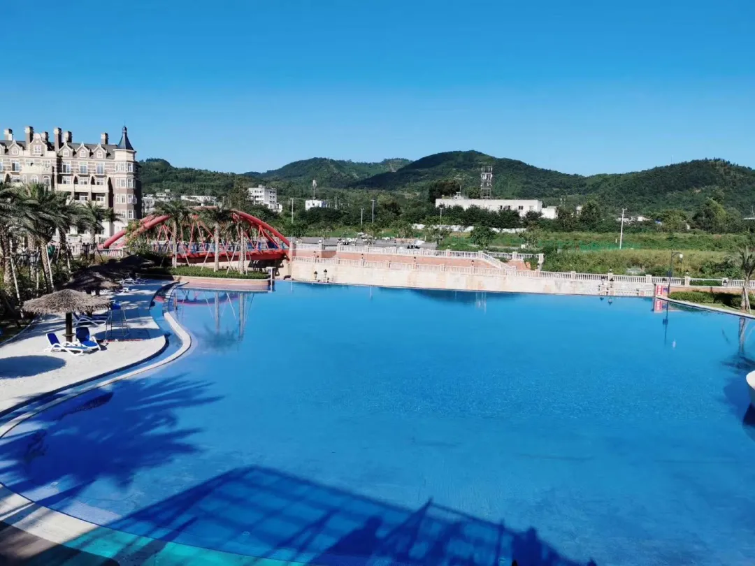 金堂一高校被誉为“四川最美大学”，民航类专业非常有优势