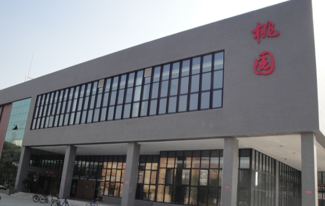 高校食堂四十元吃不饱，食堂菜价堪比酒店，原因为何