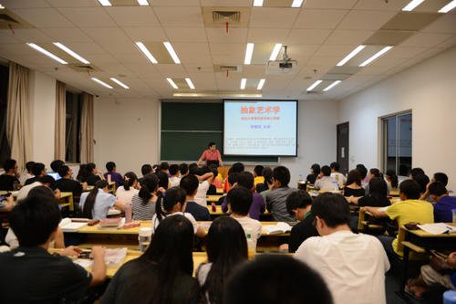大学生实习工资有多低？超80%月薪不足3000，你敢信？