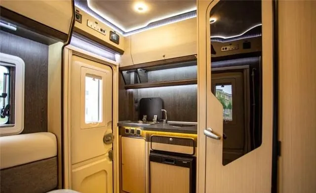 满足一家四口畅游川藏公路的越野房车，不到40万