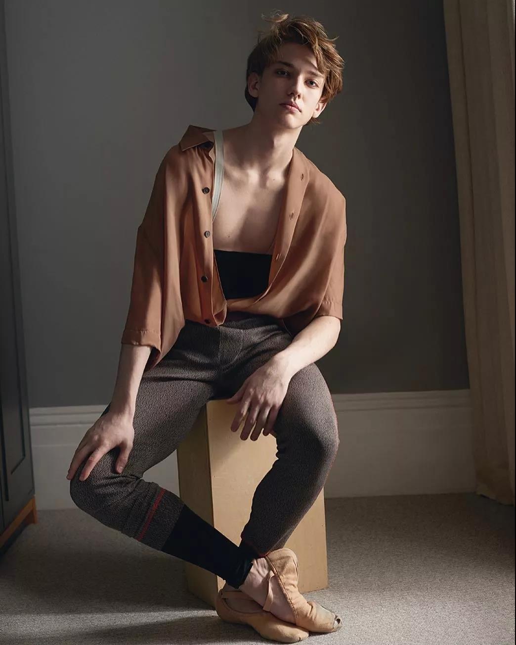 芭蕾男(22岁芭蕾王子,绝美身材完美地诠释了什么叫"刚柔并济")