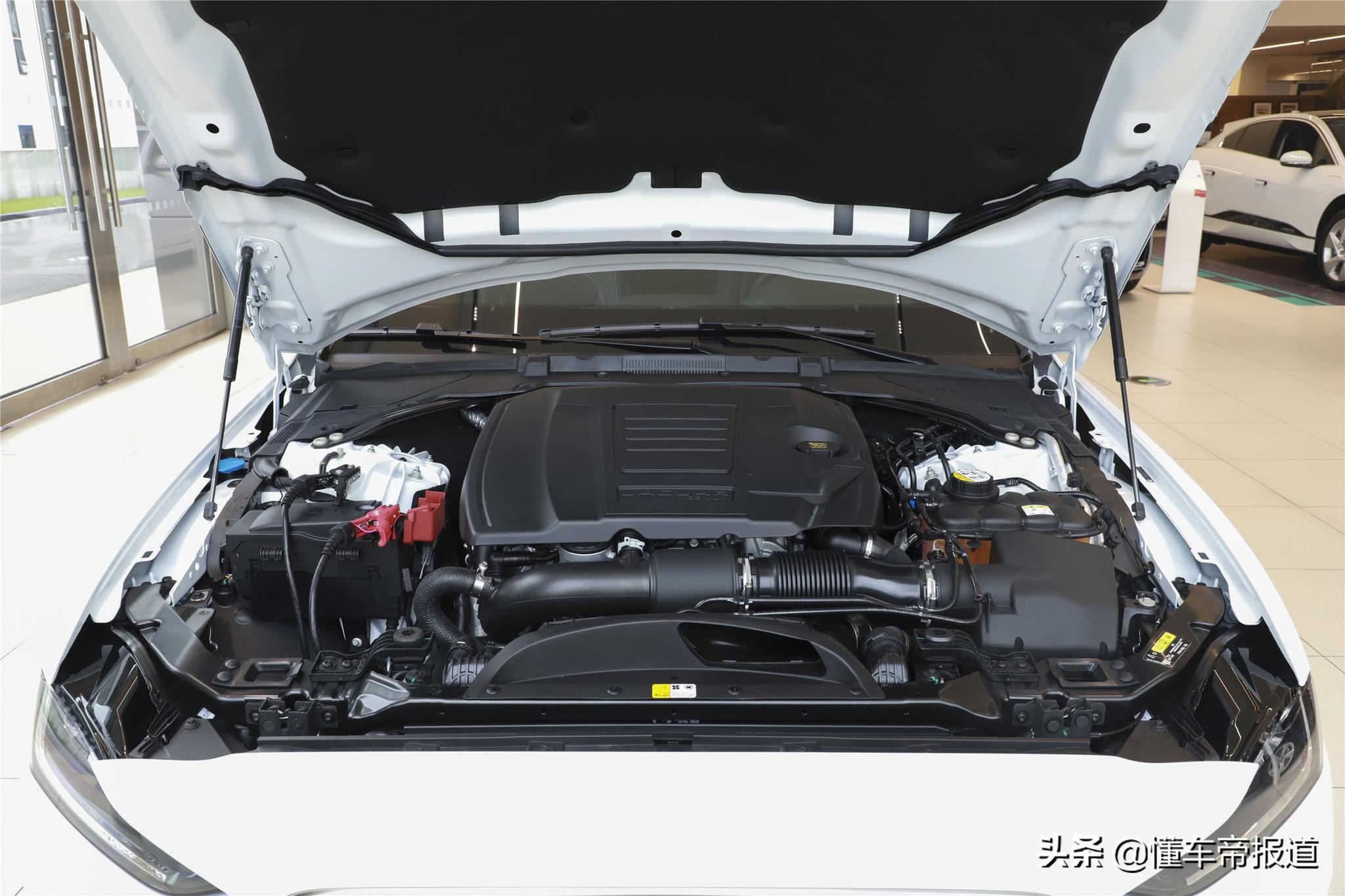 新车 </p><p>　　 价格小幅上调，增曜黑运动版，新款捷豹XEL上市，29.98万起