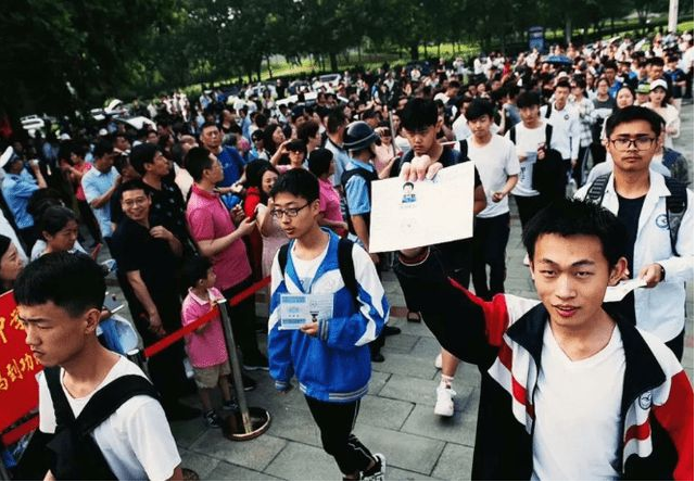 2022高考新规定，这4类学生将无法参加高考，学习成绩再好也白费