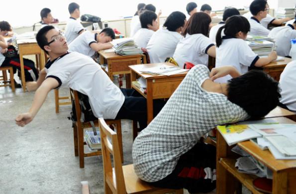 高中教室的四种vip座位，基本都落在学渣头上，有一种学霸也喜欢