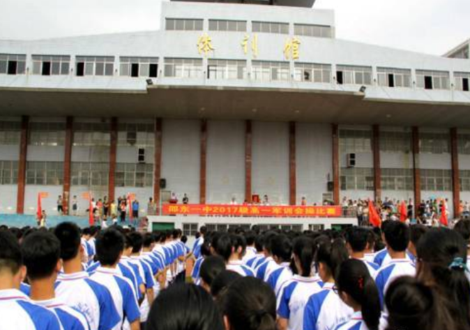 湖南邵阳“王炸级别”3所中学，这一所过一本线700多人，太牛