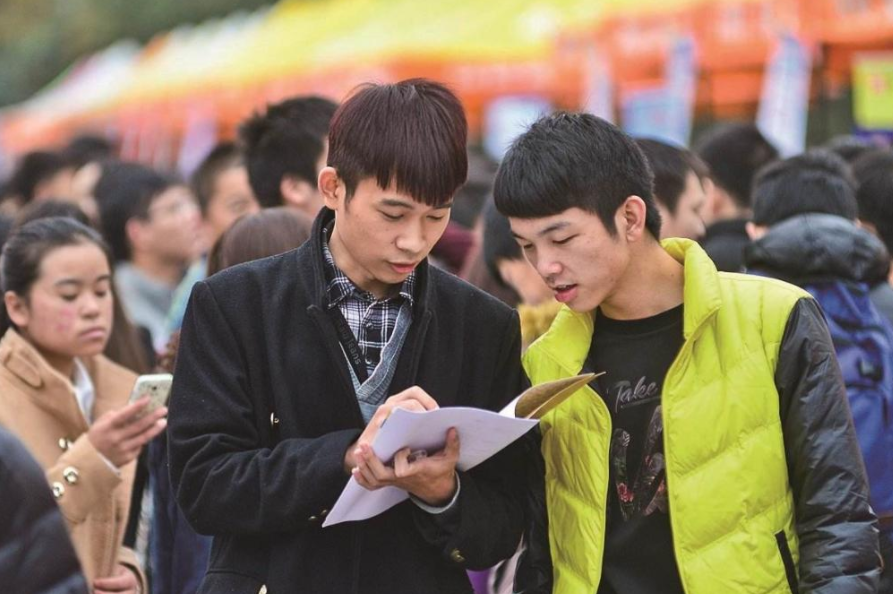 “高收入”大学专业排名出炉，榜首轻松月薪过万，金融学未进前5