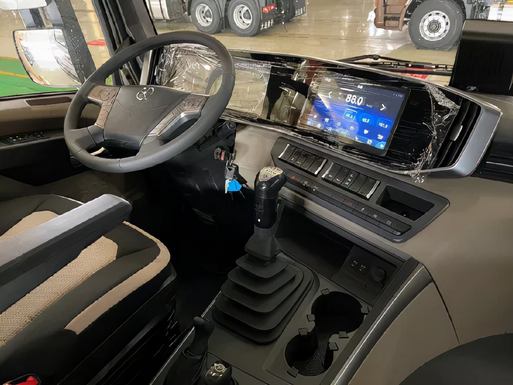 大运v7在内饰方面,可以说是设计更具乘用化.