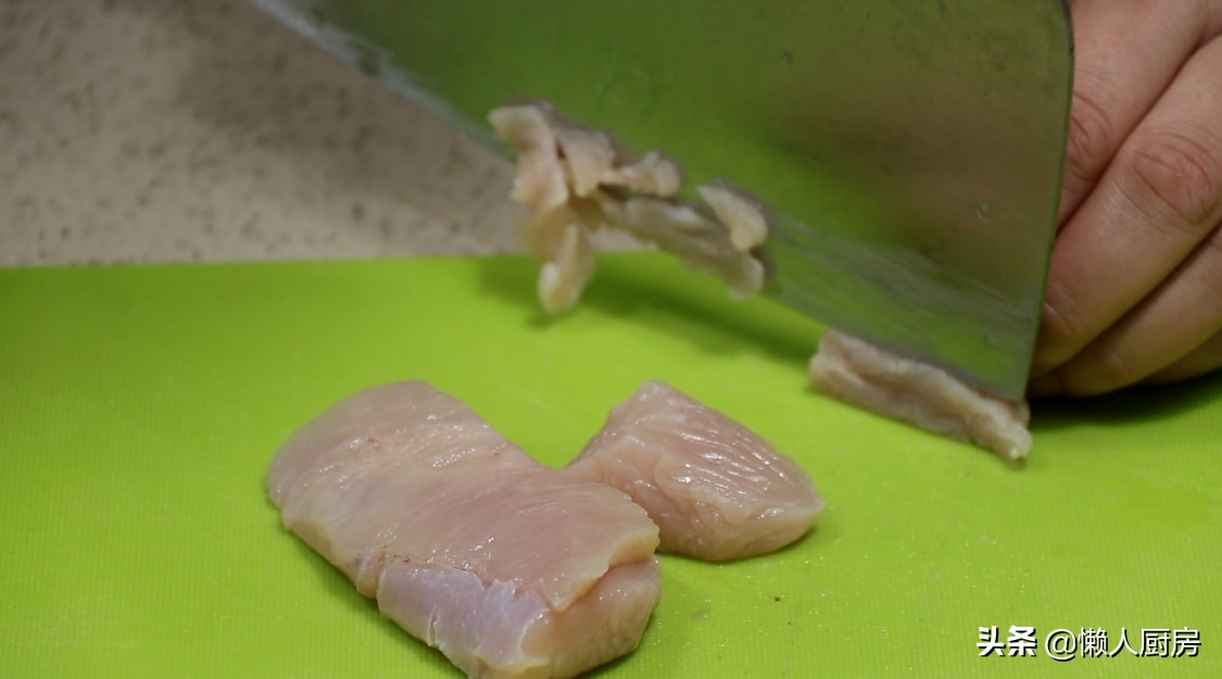 豆腐遇到它就这样炖，好吃极了，营养丰富，又鲜又嫩