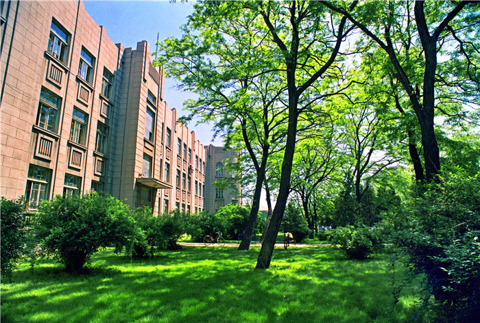 辽宁大学老建筑之哲理楼：凝聚历史风采 承载文化记忆