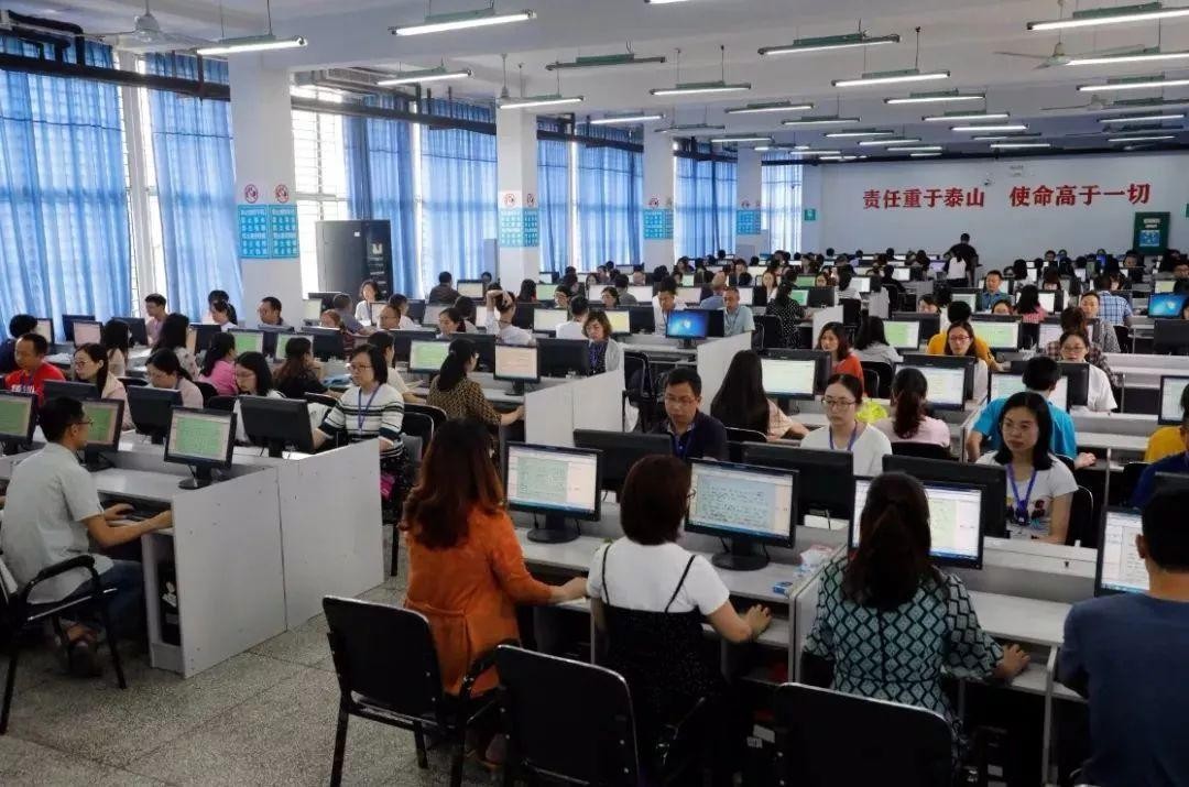 为啥高考要用“2B铅笔”？看完高考阅卷方式，学生：我爱2B铅笔