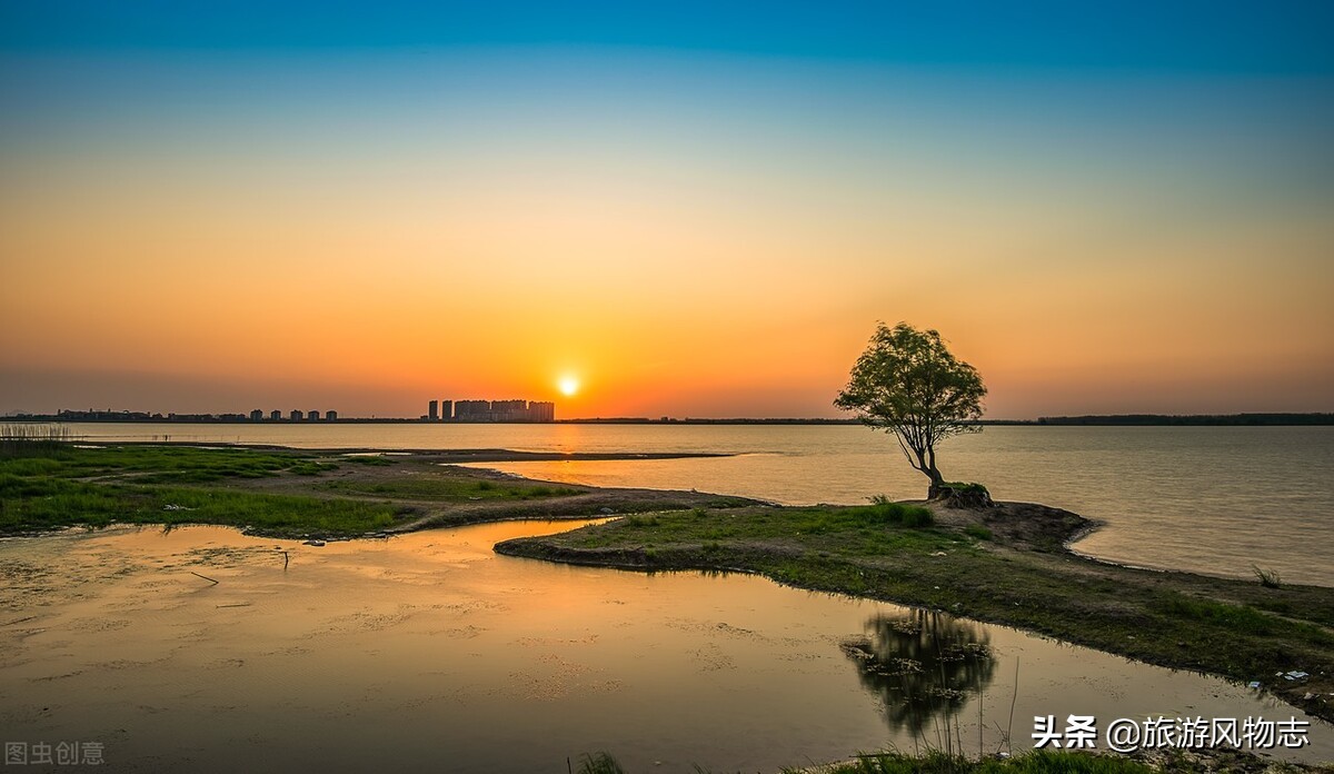 龙窝湖位于芜湖市三山区,与长江隔闸相通,为半封闭的湖泊,正常水位