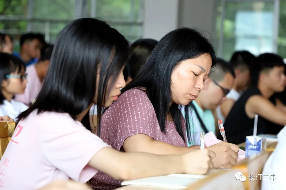 高考志愿怎么填？长汀二中志愿填报指导会答疑解惑