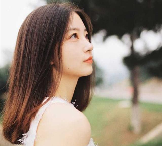 清华大学女博士，素颜精致似女明星，网友为她建超话，她不为所动