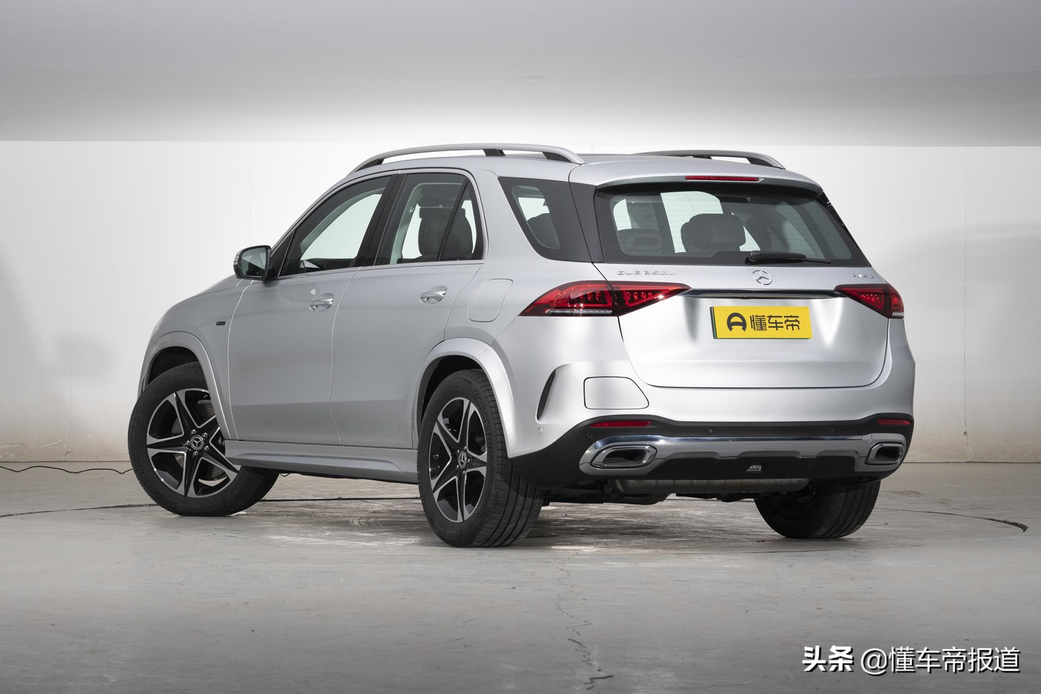 奔驰gle 350 e亮相海口新能源车展