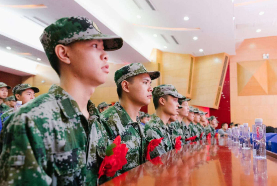 专科生从军入伍，到底算不算“大学生士兵”？8个好处本科也羡慕