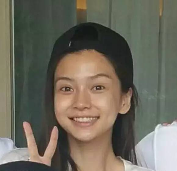 8位当红“妆感美人”，每一位都离不开化妆品，素颜与路人无差