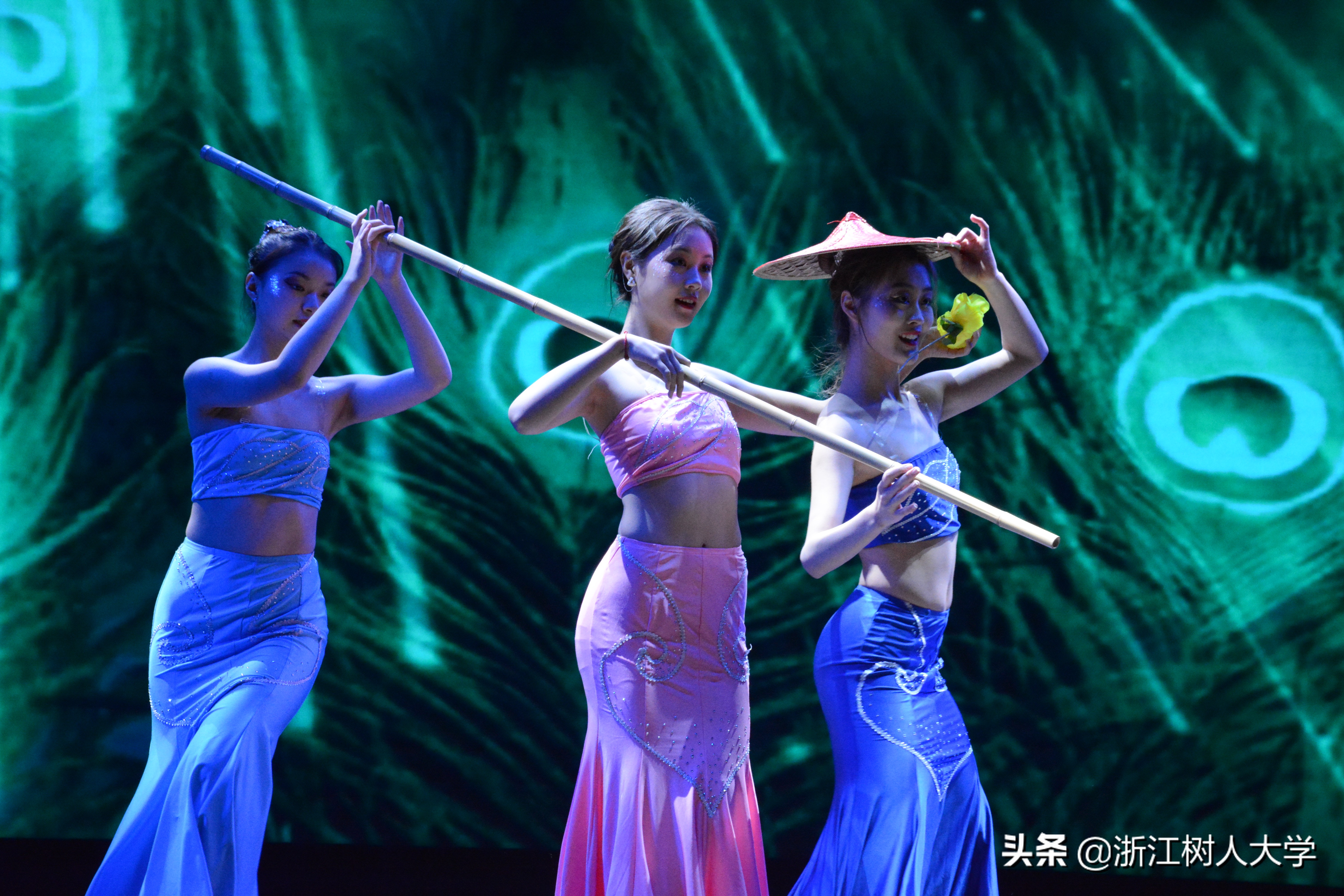 我校艺术学院举行建院20周年庆典活动暨迎新文艺汇演