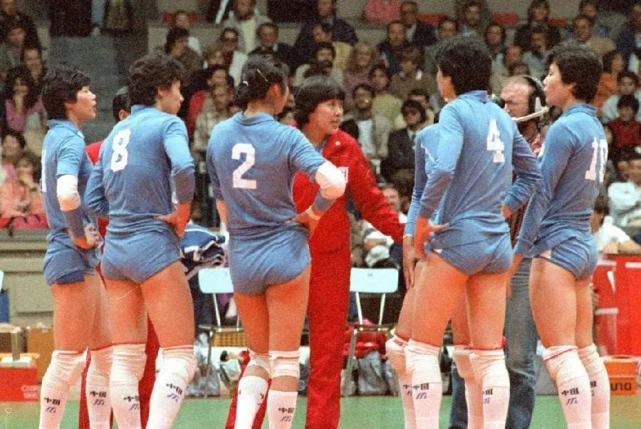 中国女排1980日本世界杯(夺冠记忆 | 80年代“五连冠”,中国女排的第一个黄金时代)