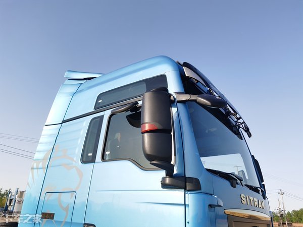 2020款重汽汕德卡牵引车配超高顶驾驶室，售价45万元值吗？