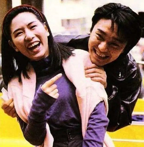 老友去世，痛失挚爱，被圈内人炮轰，周星驰“叛众亲离”的一生