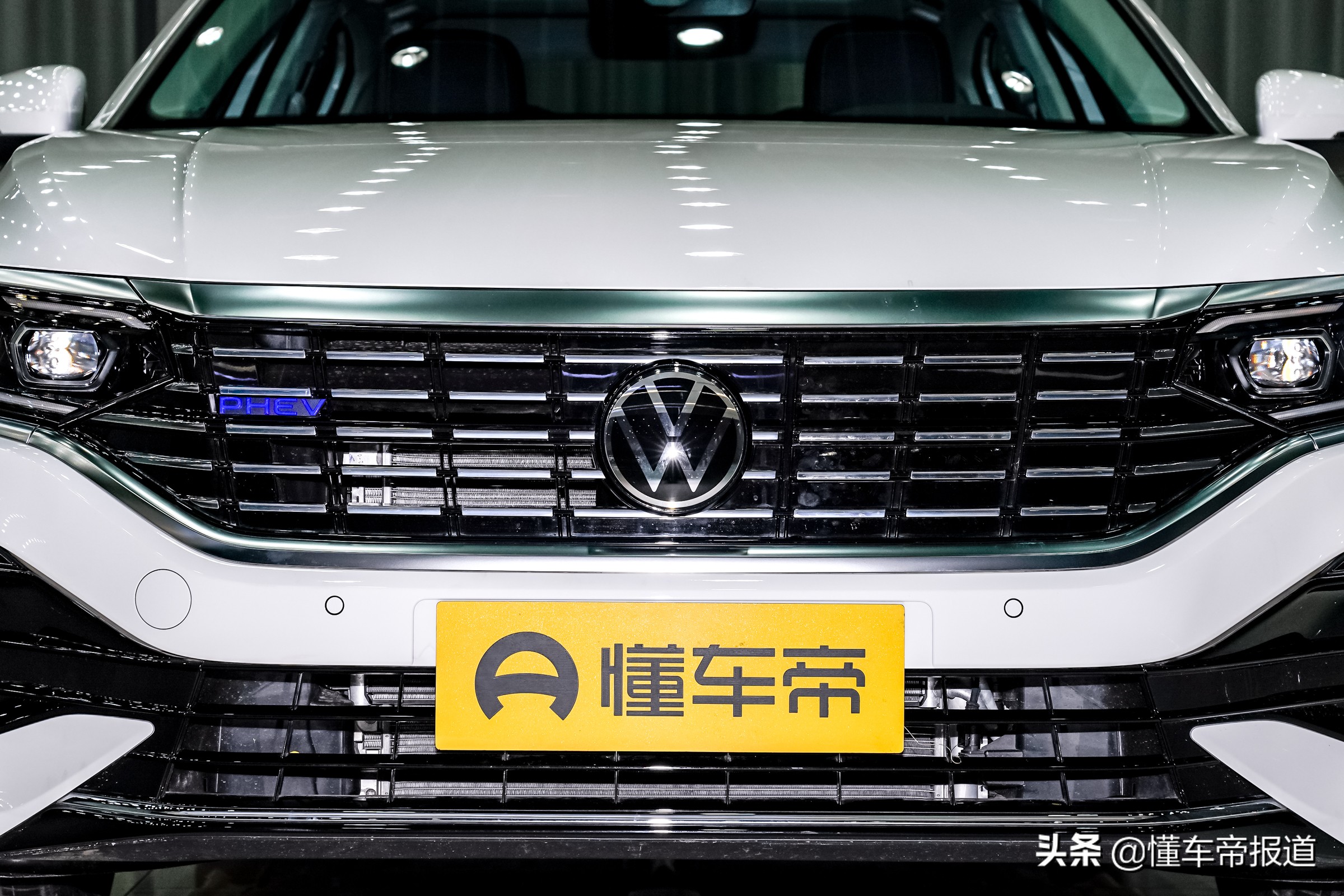 新车 | 上汽大众新款帕萨特正式亮相，提供两种外观风格，车长增加
