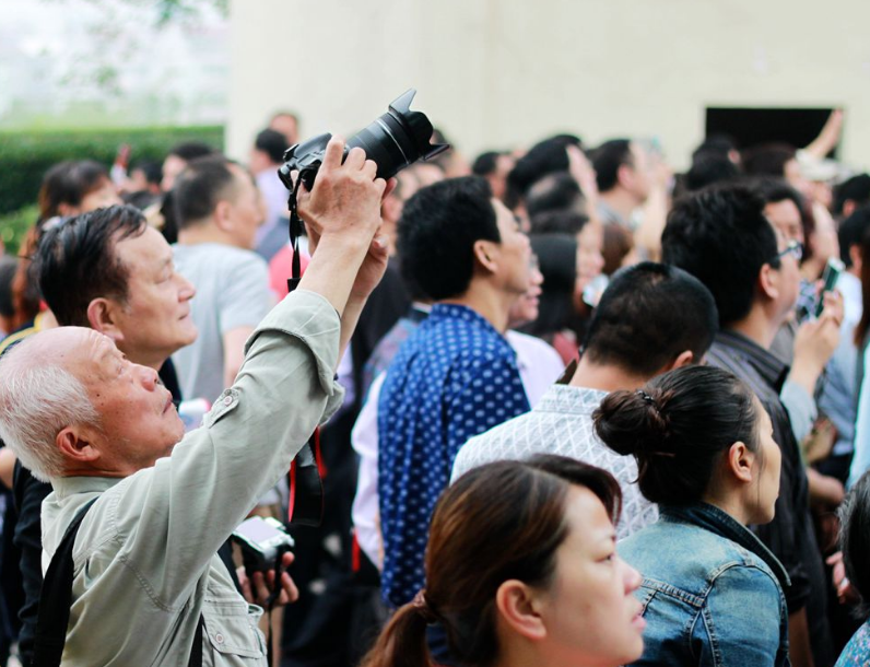 学生想要读到博士有多难？普通家庭承担不起，“穷困潦倒”五六年