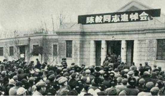 陈毅病逝，周恩来刘伯承痛哭流涕，毛主席最后一刻出现在追悼会上