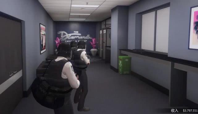 在《GTA5》中享受抢钱的快感？拿一把就是十几万，真爽快